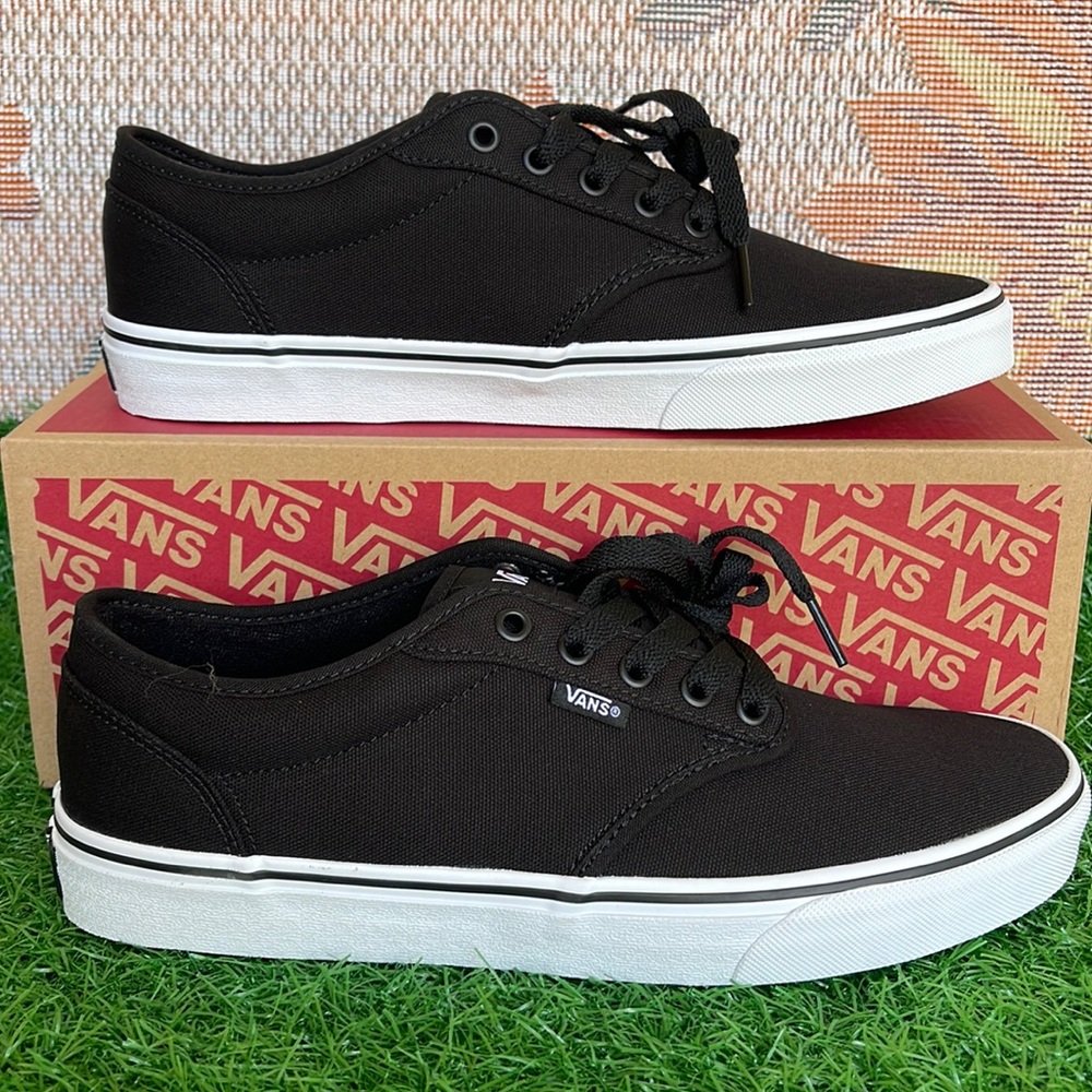 Vans Men’s Atwood
(Canvas) Black/White
VN000TUY187
Sneakers